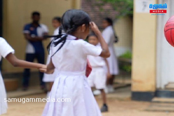 பாடசாலை விட்டு வீட்டுக்குத் திரும்பிய சிறுமியை காட்டுக்குள் இழுத்துச் சென்ற இராணுவ கோப்ரல்! samugammedia 